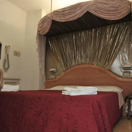 百伊尔码头酒店 3*